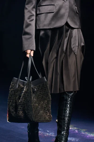 Look 64